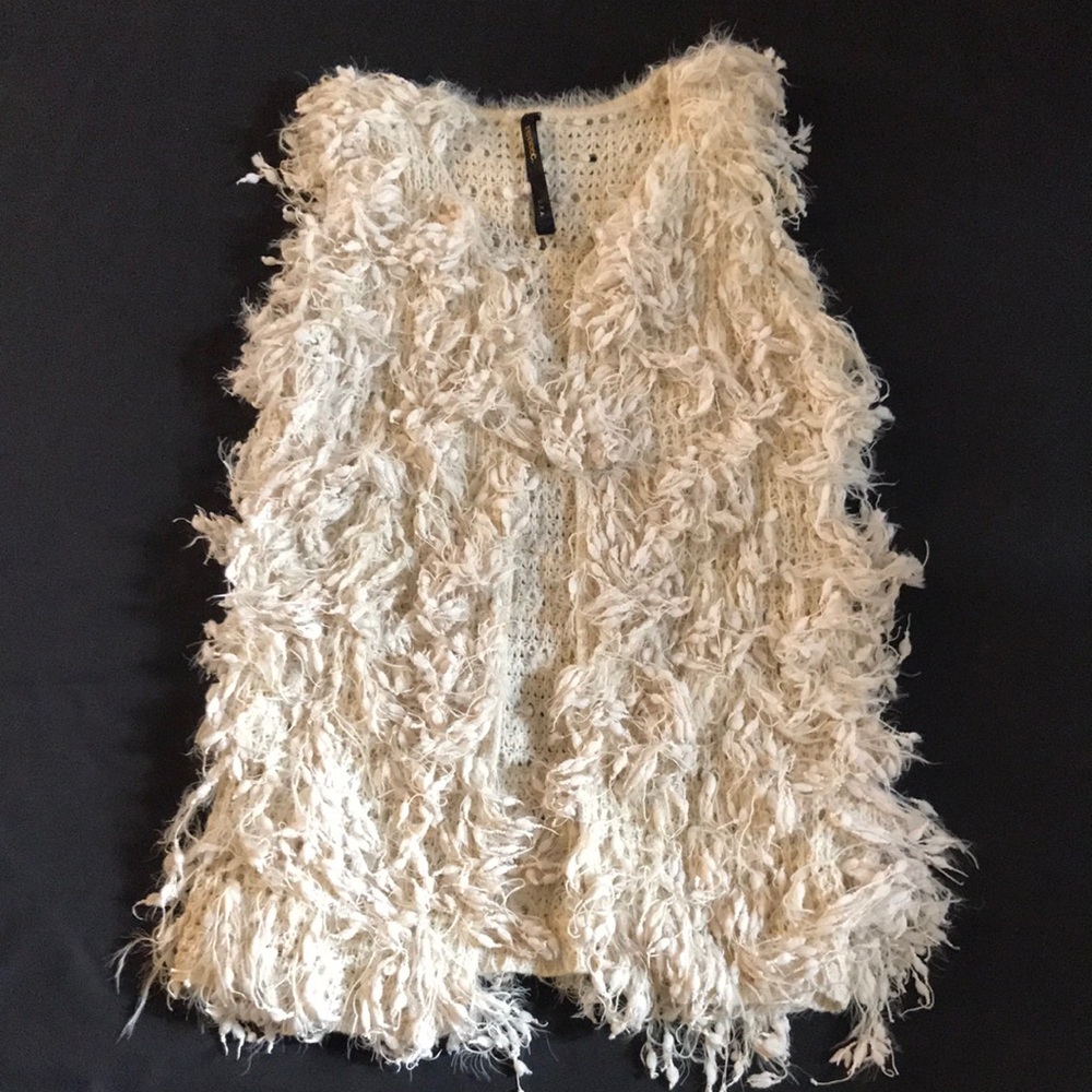 $68 Francesca’s Boho Festival Crochet Shaggy Cream Fuzzy Knit Sleeveless Vest M